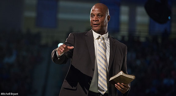 CHURCH WORLDWIDE: Baseball's Darryl Strawberry Buries His Past in New  Career as Pastor