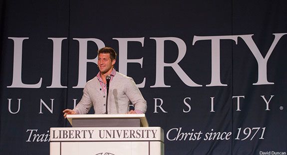 Tim Tebow coaches students on making an impact » Liberty News