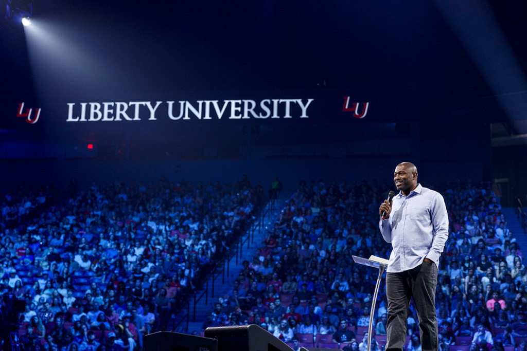 Former NFL star Shaun Alexander speaks at Liberty University